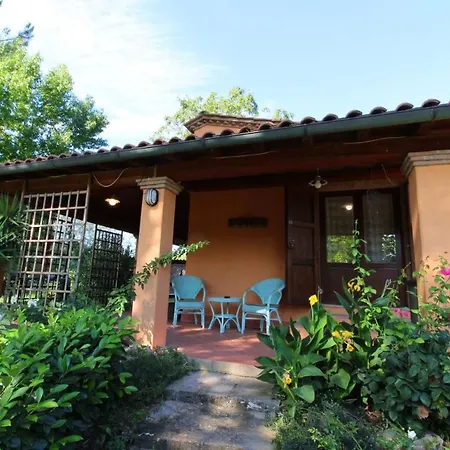 Perelli Sleeps 5 Pool Air Con Wifi *