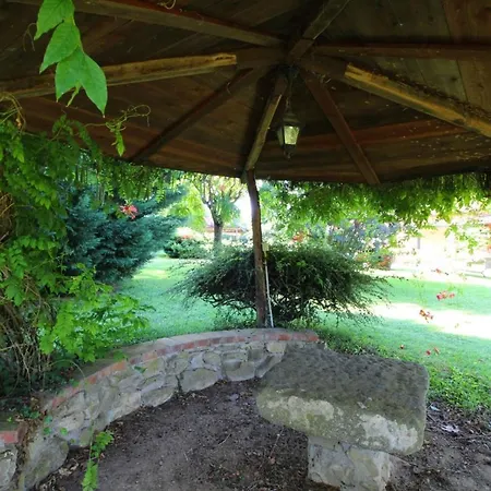 Perelli Sleeps 5 Pool Air Con Wifi